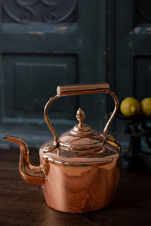  Antique English Round Copper Tea Kettle with Brass Acorn Finial, c.1880