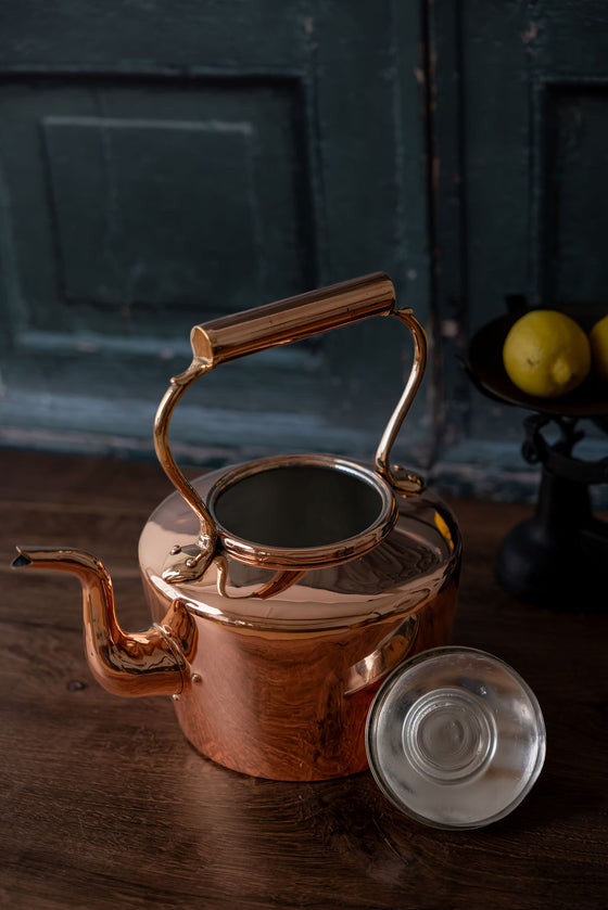 Antique English Round Copper Tea Kettle with Brass Acorn Finial, c.1880